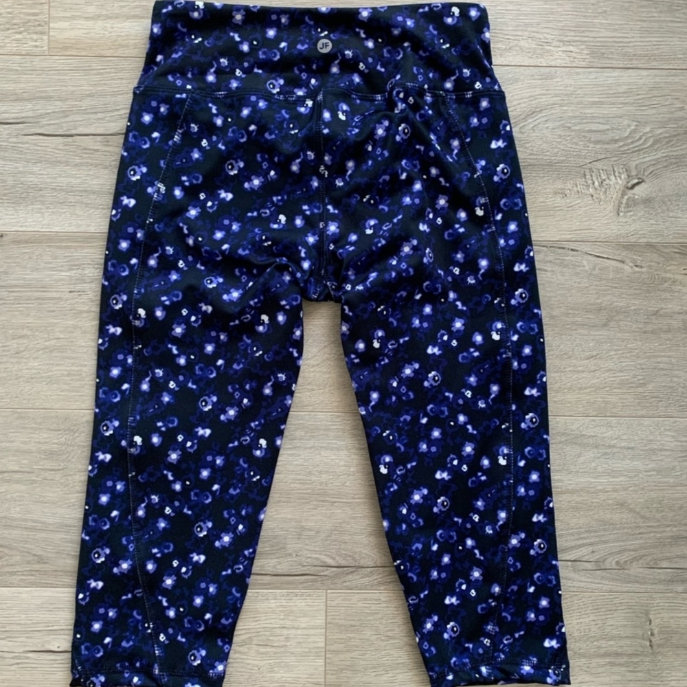 Matching set Joe Fresh active sport leggings and sport bra top